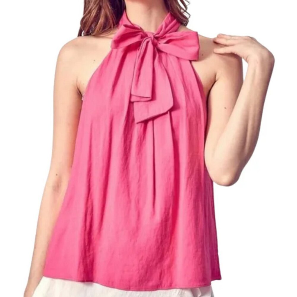 Sleevelees pink top.